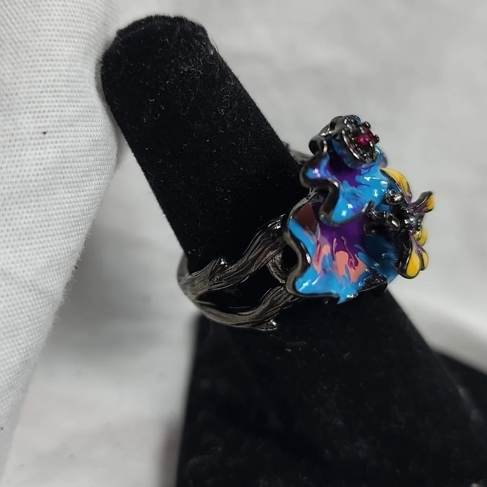 NWOT BUMBLEBEE RING